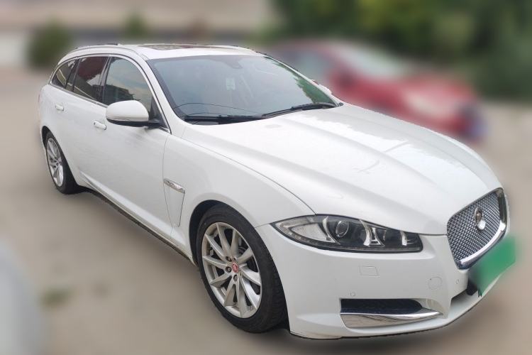 Used Jaguar XF 2015 XF 2.0T Sportbrake Luxury Edition Front Right 45 Deg