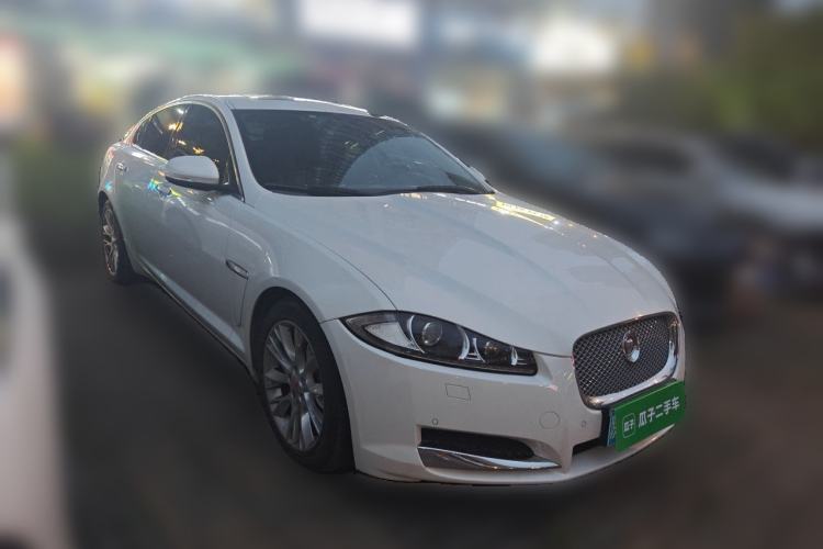 Used Jaguar XF 2015 XF 2.0T Sportbrake Luxury Edition Front Right 45 Deg