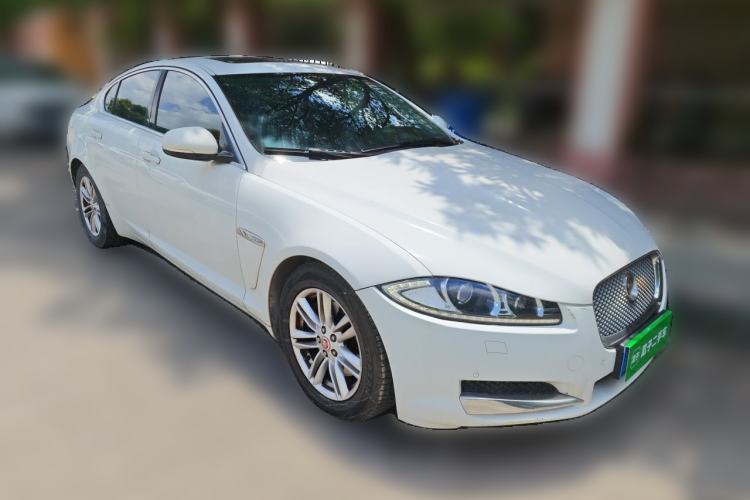 Used Jaguar XF 2015 XF 2.0T Prestige Edition Front Right 45 Deg