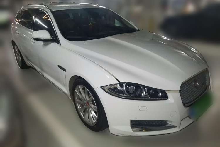 Used Jaguar XF 2015 XF 2.0T Sportbrake Luxury Edition Front Right 45 Deg