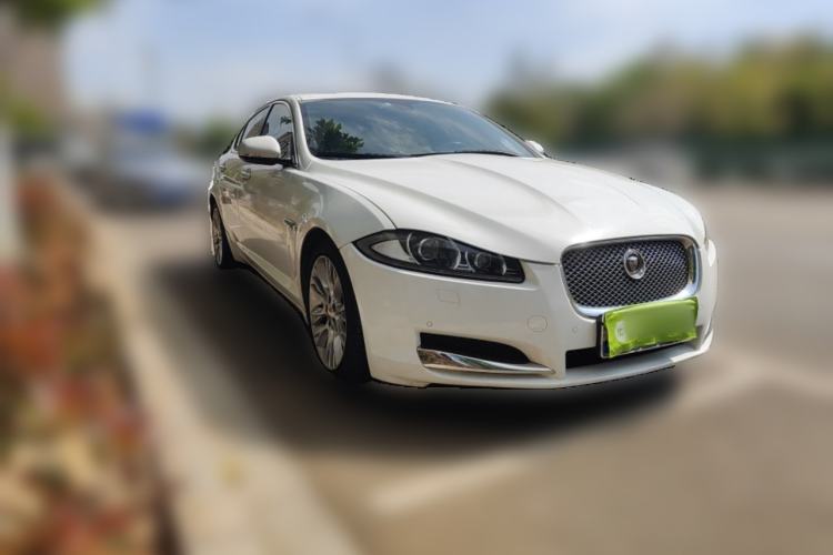 Used Jaguar XF 2015 XF 2.0T Luxury Edition Front Right 45 Deg