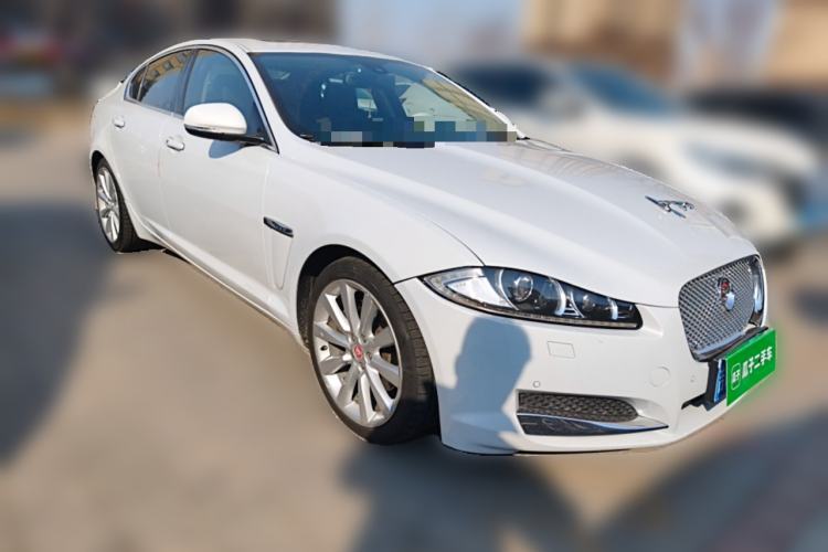 Used Jaguar XF 2015 XF 2.0T Luxury Edition Front Right 45 Deg