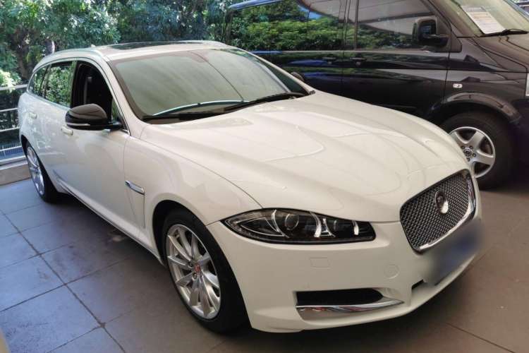 Used Jaguar XF 2015 XF 2.0T Sportbrake Luxury Edition Front Right 45 Deg