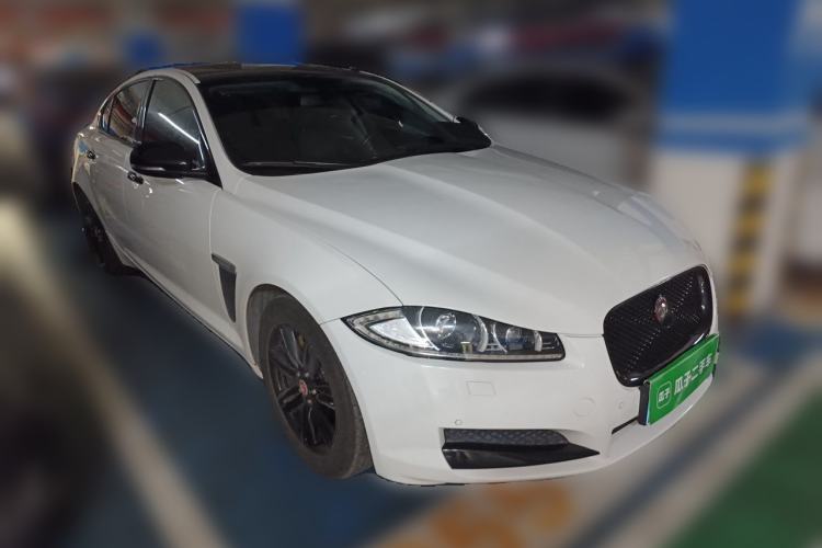 Used Jaguar XF 2015 XF 2.0T 80th Anniversary Collector's Edition Front Right 45 Deg