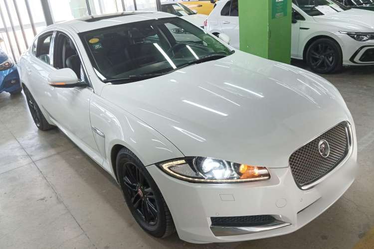 Used Jaguar XF 2015 XF 2.0T Prestige Edition Front Right 45 Deg