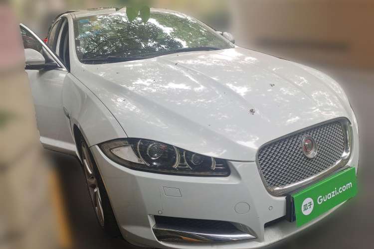 Used Jaguar XF 2015 XF 2.0T Luxury Edition Front Right 45 Deg