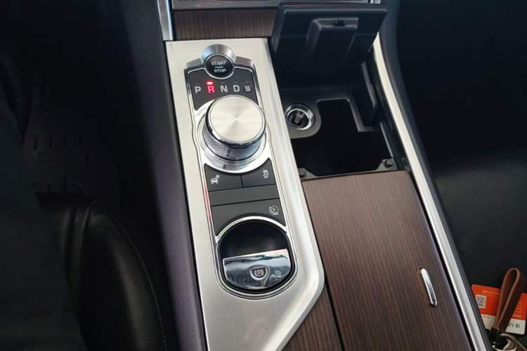 Used Jaguar XF 2015 XF 2.0T Sportbrake Luxury Edition Gear Lever