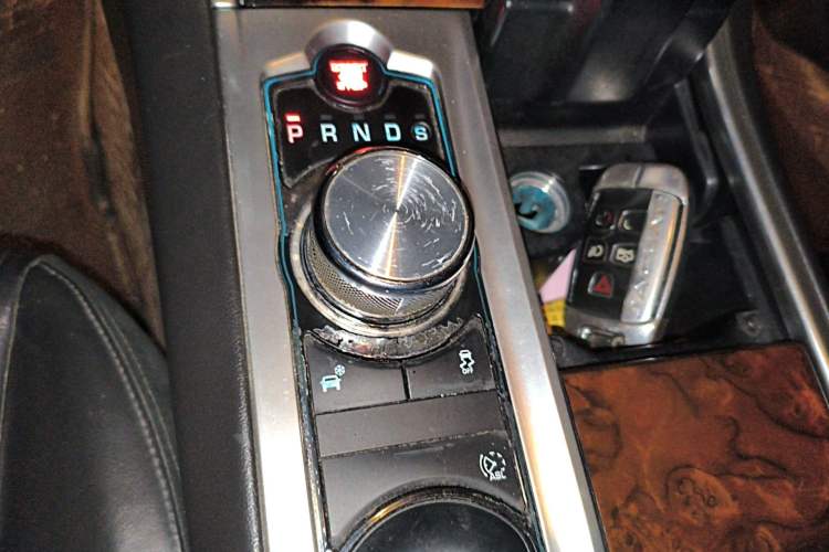 Used Jaguar XF 2015 XF 2.0T Luxury Edition Gear Lever