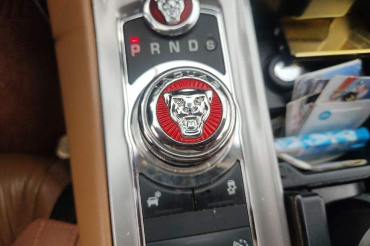 Used Jaguar XF 2015 XF 2.0T Sportbrake Luxury Edition Gear Lever