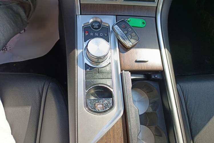Used Jaguar XF 2015 XF 2.0T Sportbrake Luxury Edition Gear Lever
