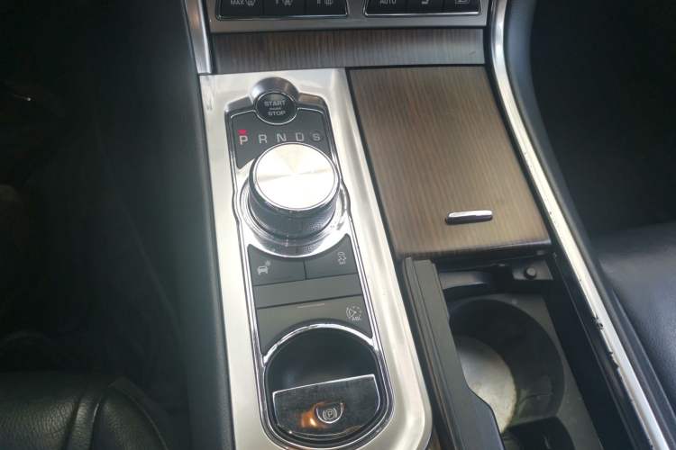 Used Jaguar XF 2015 XF 2.0T Prestige Edition Gear Lever