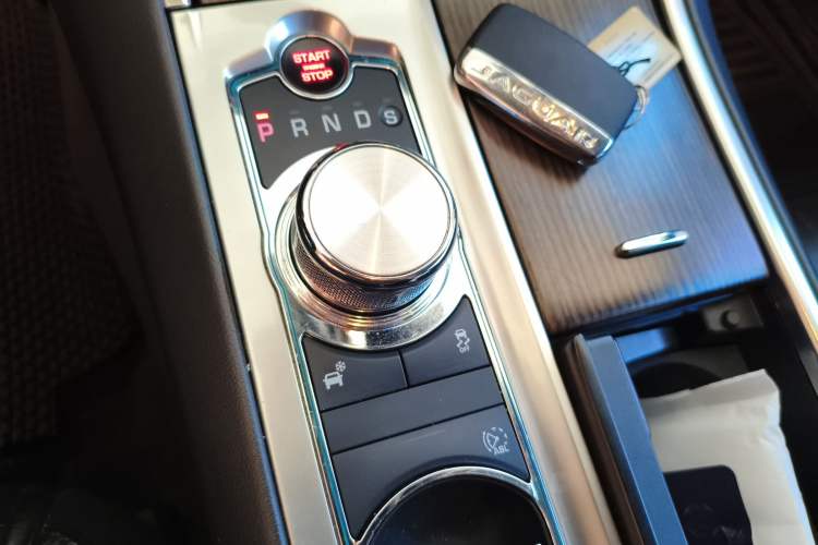 Used Jaguar XF 2015 XF 2.0T Prestige Edition Gear Lever