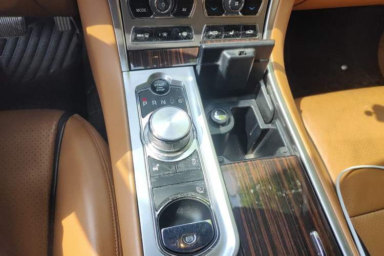 Used Jaguar XF 2015 XF 2.0T Luxury Edition Gear Lever