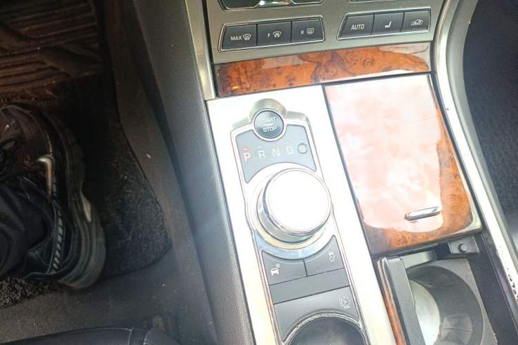 Used Jaguar XF 2015 XF 2.0T Luxury Edition Gear Lever