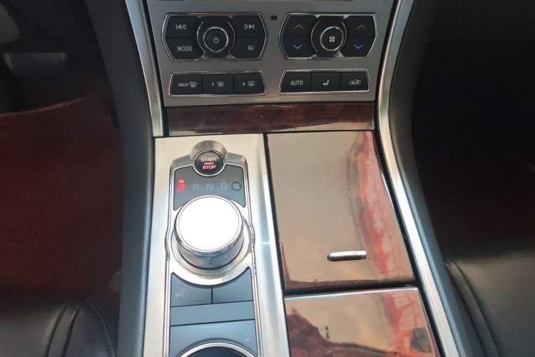 Used Jaguar XF 2015 XF 2.0T Luxury Edition Gear Lever