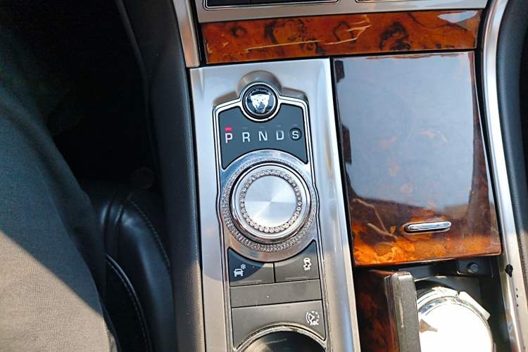 Used Jaguar XF 2015 XF 2.0T Luxury Edition Gear Lever