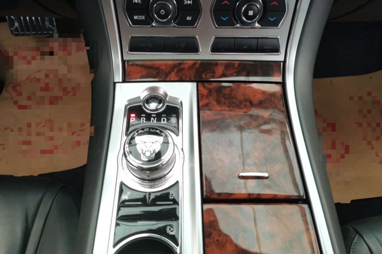 Used Jaguar XF 2015 XF 2.0T Sportbrake Luxury Edition Gear Lever