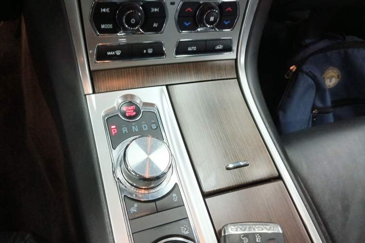 Used Jaguar XF 2015 XF 2.0T Prestige Edition Gear Lever