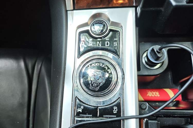 Used Jaguar XF 2015 XF 2.0T Sportbrake Luxury Edition Gear Lever