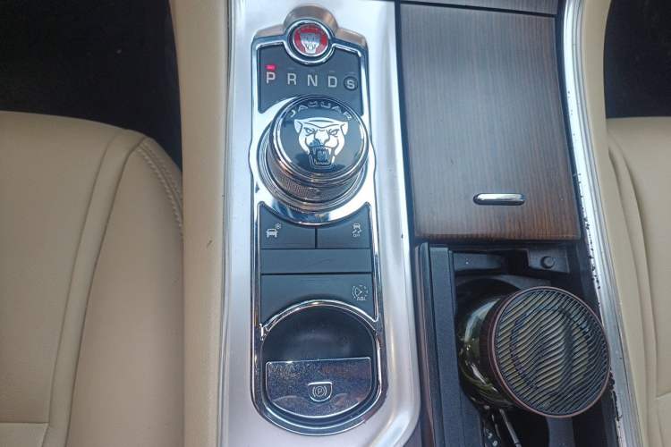 Used Jaguar XF 2015 XF 2.0T Prestige Edition Gear Lever