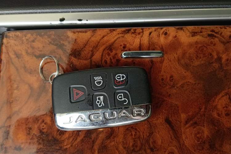 Used Jaguar XF 2015 XF 2.0T Luxury Edition Interior 1