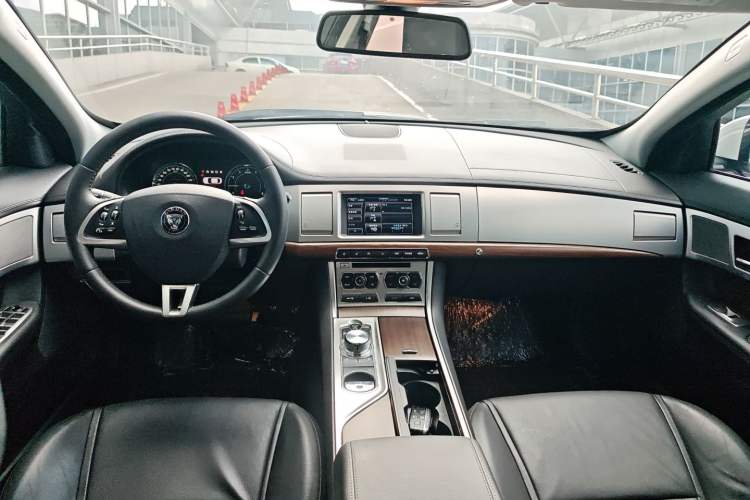 Used Jaguar XF 2015 XF 2.0T Prestige Edition Interior 2