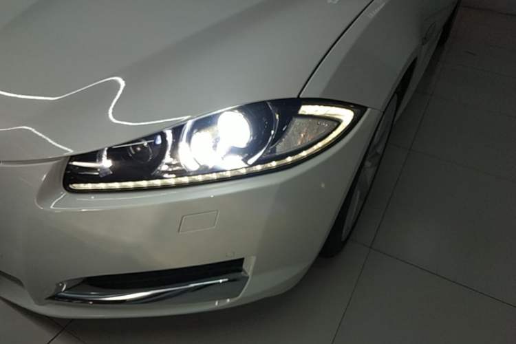 Used Jaguar XF 2015 XF 2.0T 80th Anniversary Limited Edition Luxury Model Left Front Headlight