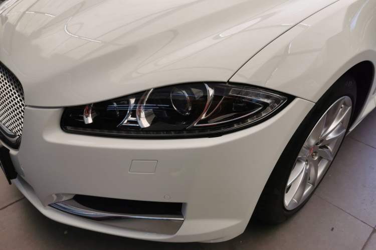 Used Jaguar XF 2015 XF 2.0T Sportbrake Luxury Edition Left Front Headlight