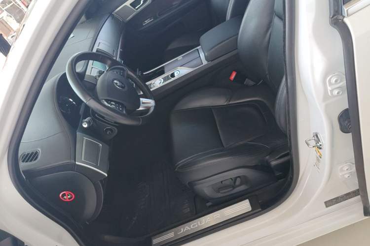Used Jaguar XF 2015 XF 2.0T Sportbrake Luxury Edition Left Front Seat