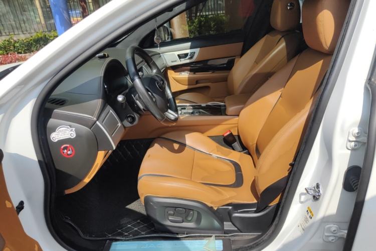 Used Jaguar XF 2015 XF 2.0T Luxury Edition Left Front Seat