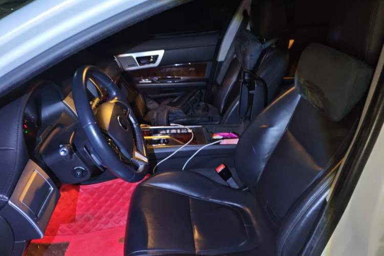 Used Jaguar XF 2015 XF 2.0T Luxury Edition Left Front Seat