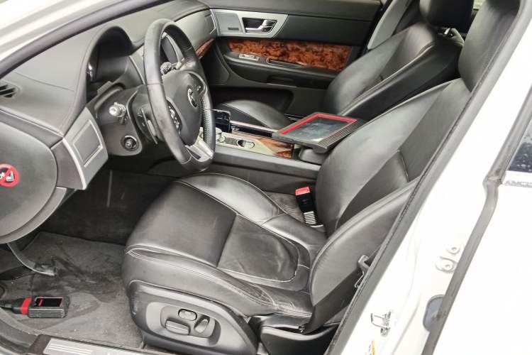 Used Jaguar XF 2015 XF 2.0T Luxury Edition Left Front Seat
