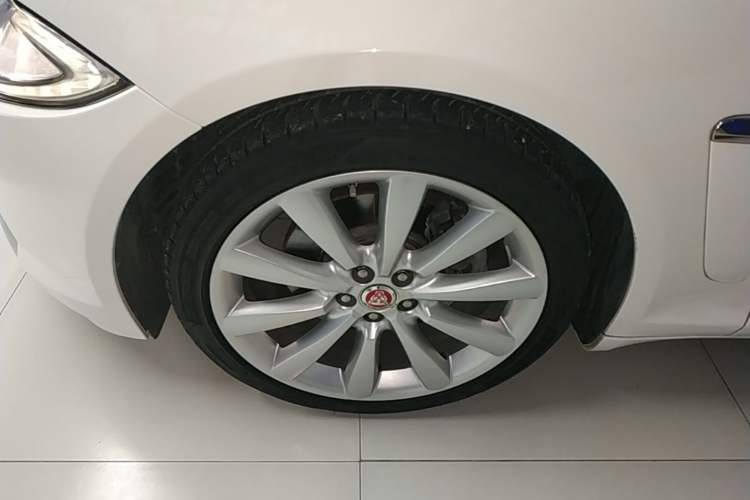 Used Jaguar XF 2015 XF 2.0T 80th Anniversary Limited Edition Luxury Model Left Front Wheel Hub