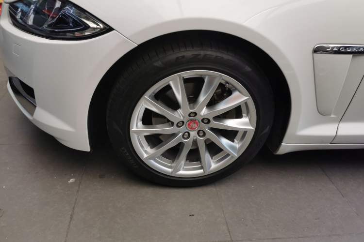 Used Jaguar XF 2015 XF 2.0T Sportbrake Luxury Edition Left Front Wheel Hub