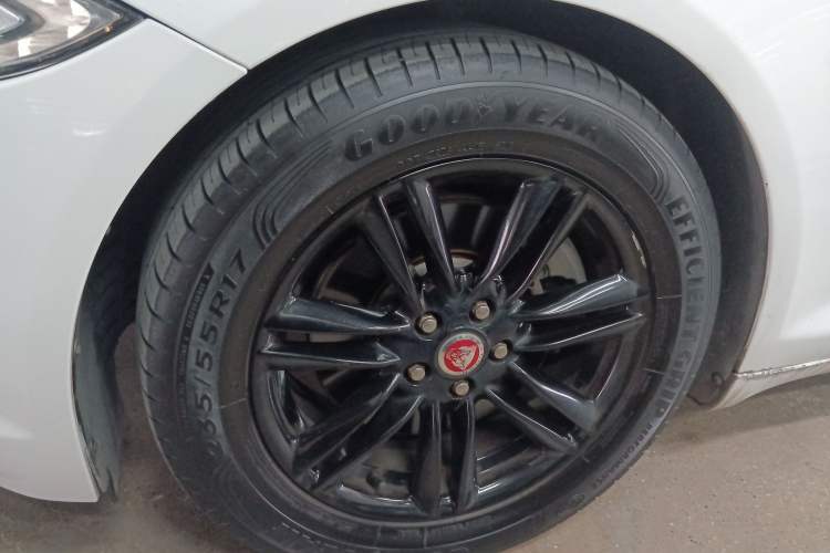Used Jaguar XF 2015 XF 2.0T Prestige Edition Left Front Wheel Hub