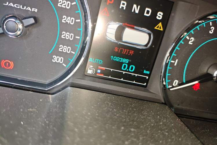 Used Jaguar XF 2015 XF 2.0T Sportbrake Luxury Edition Odometer Close Up