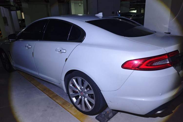Used Jaguar XF 2015 XF 2.0T Luxury Edition Rear Left 45 Deg