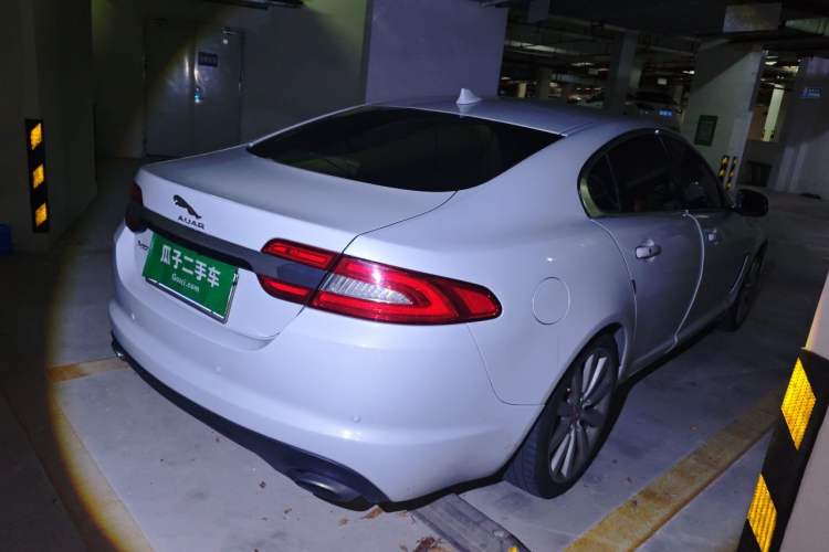 Used Jaguar XF 2015 XF 2.0T Luxury Edition Rear Right 45 Deg