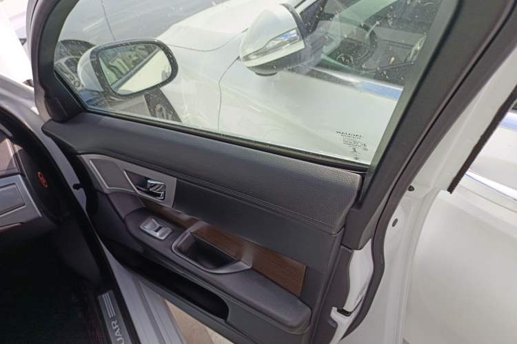 Used Jaguar XF 2015 XF 2.0T Sportbrake Luxury Edition Right Front Door Interior
