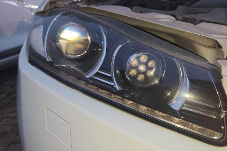 Used Jaguar XF 2015 XF 2.0T Sportbrake Luxury Edition Right Front Headlight