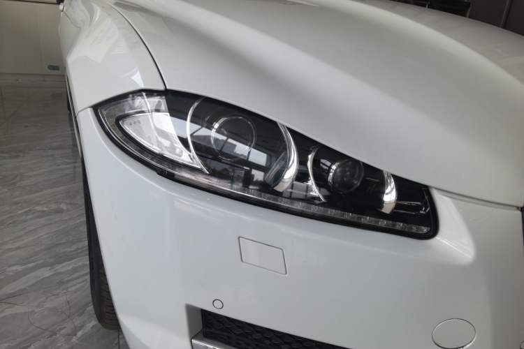 Used Jaguar XF 2015 XF 2.0T Sportbrake Luxury Edition Right Front Headlight