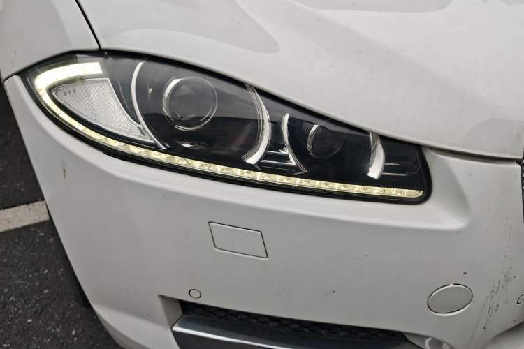 Used Jaguar XF 2015 XF 2.0T 80th Anniversary Collector's Edition Right Front Headlight
