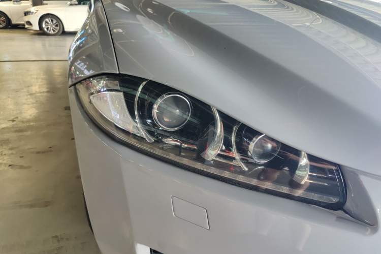 Used Jaguar XF 2015 XF 2.0T Sportbrake Luxury Edition Right Front Headlight