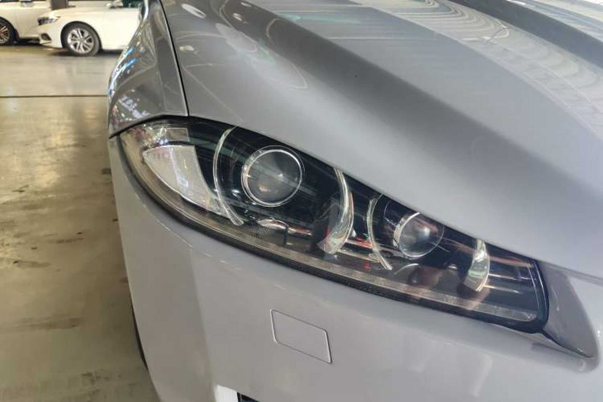 Used Jaguar XF 2015 XF 2.0T Sportbrake Luxury Edition Right Front Headlight