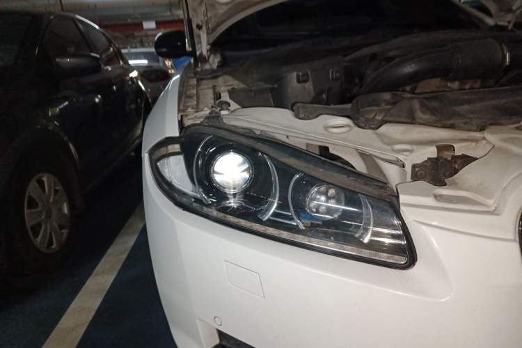 Used Jaguar XF 2015 XF 2.0T 80th Anniversary Collector's Edition Right Front Headlight