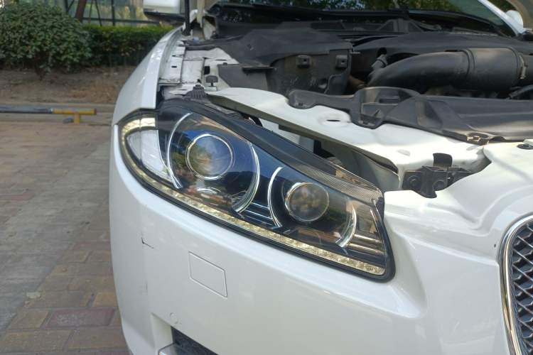 Used Jaguar XF 2015 XF 2.0T 80th Anniversary Collector's Edition Right Front Headlight