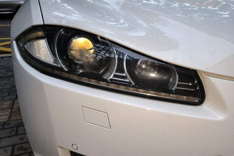 Used Jaguar XF 2015 XF 2.0T Luxury Edition Right Front Headlight