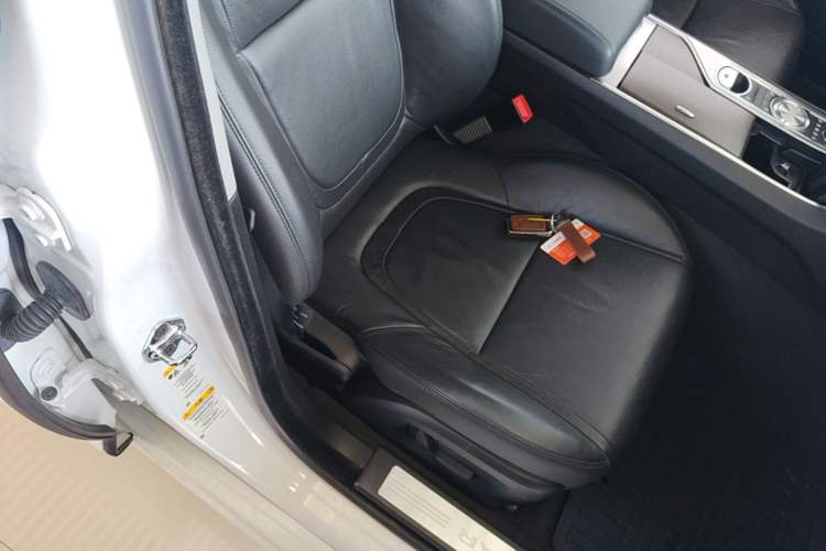Used Jaguar XF 2015 XF 2.0T Sportbrake Luxury Edition Right Front Seat