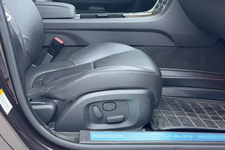 Used Jaguar XF 2015 XF 2.0T Sportbrake Luxury Edition Right Front Seat