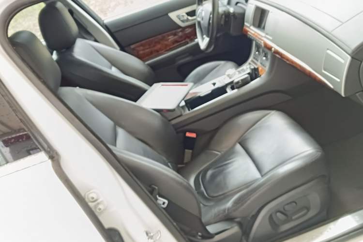 Used Jaguar XF 2015 XF 2.0T Luxury Edition Right Front Seat